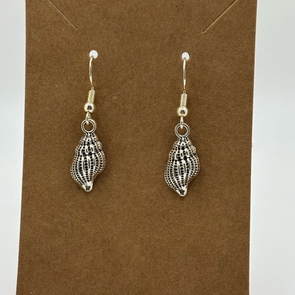 Jewelry - Elegant Silver Shell Earrings